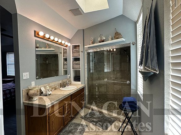 4th image of 1305 W Luckey St