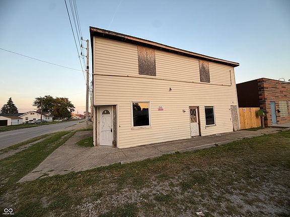 3rd image of 3871 Farnsworth St