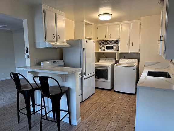 AMAZING KITCHEN!