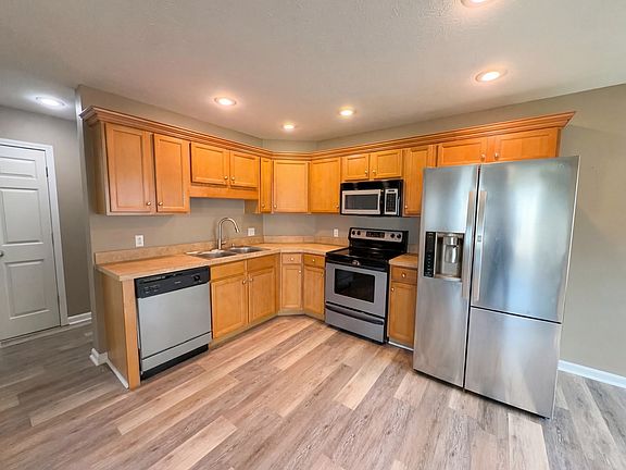 2nd image of 511 Bridle Way