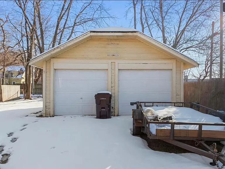 1816 W Callender Ave — Photo 12