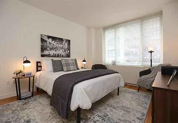 5th image of 320 W 38th St APT 510