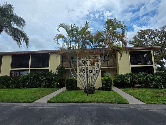 3rd image of 2415 Bayshore Gardens Pkwy APT 7