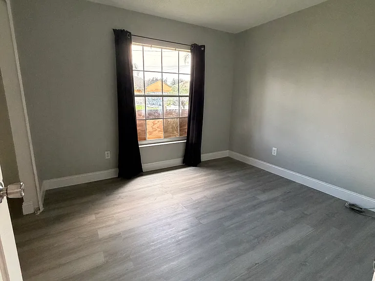 915 Amboise Ln — Photo 15