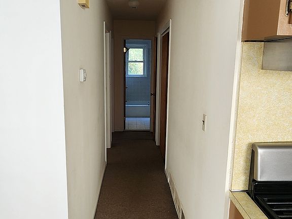 hallway to bedrooms