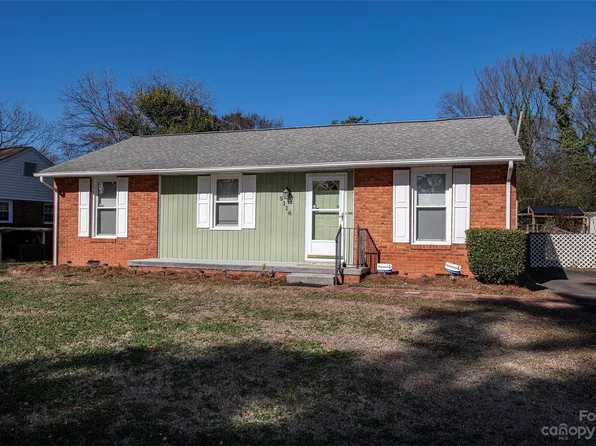 5116 Grapevine Dr, Charlotte, NC 28217