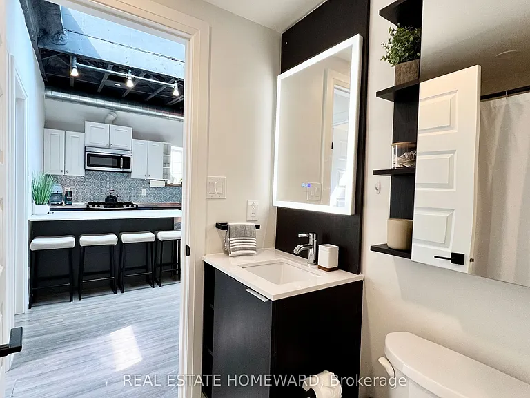 1233 Dundas St E — Photo 17