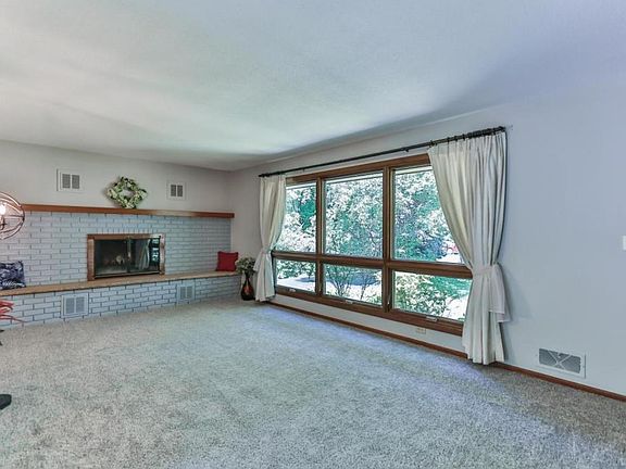 2nd image of 3555 Bellaire Ave