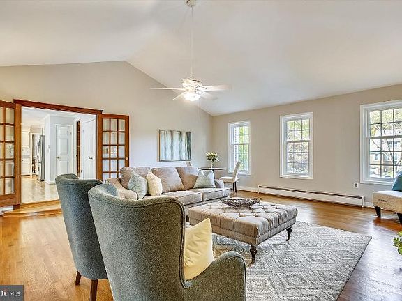 4th image of 1721 Chesterbrook Vale Ct