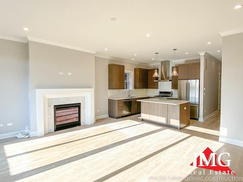 1st image of 3333 N Kenmore Ave #3S