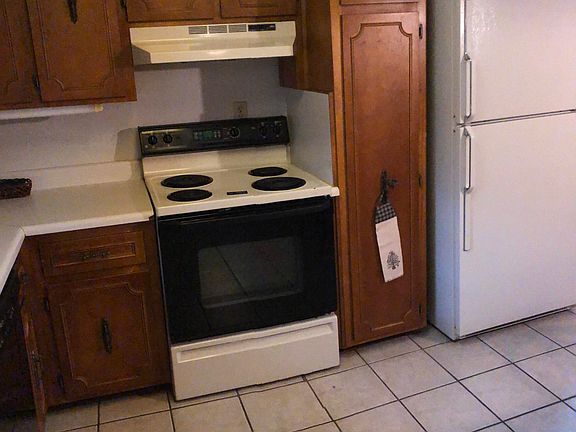 5th image of 2030 Surrey Ln