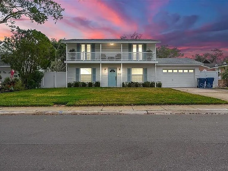 4 bed, 2.0 bath, 1440 sqft, $4,400 — Photo 2