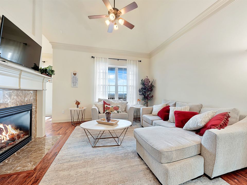 1st image of 571 Rockingham Dr