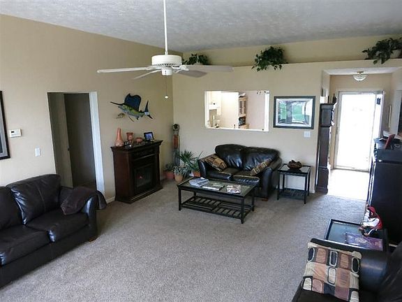 5th image of 202 Clearwater Ct