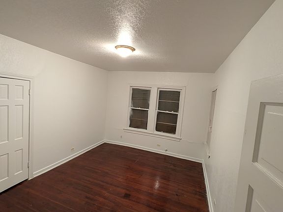 3rd image of 404 Club Dr #404