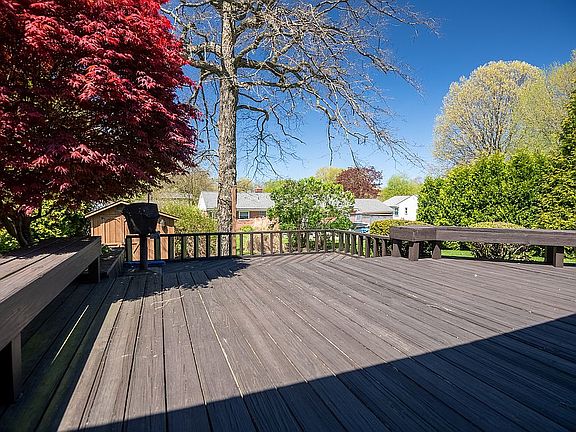 4th image of 517 Richmond Dr