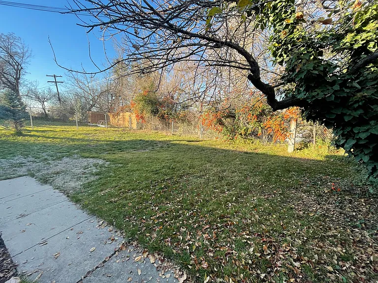 1645 E Parkway Ave — Photo 8