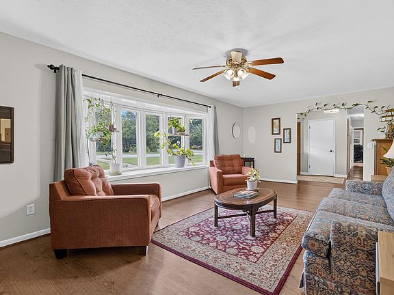 5th image of 805 11th St NE