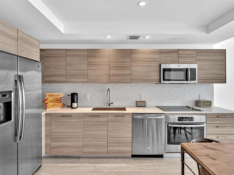 121 NE 34th St #1005 — Photo 14