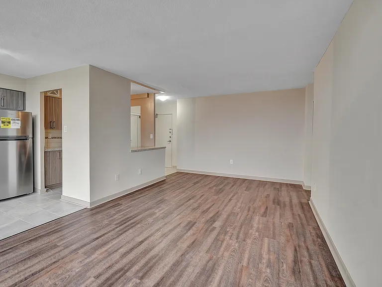 121 Agnes St — Photo 13