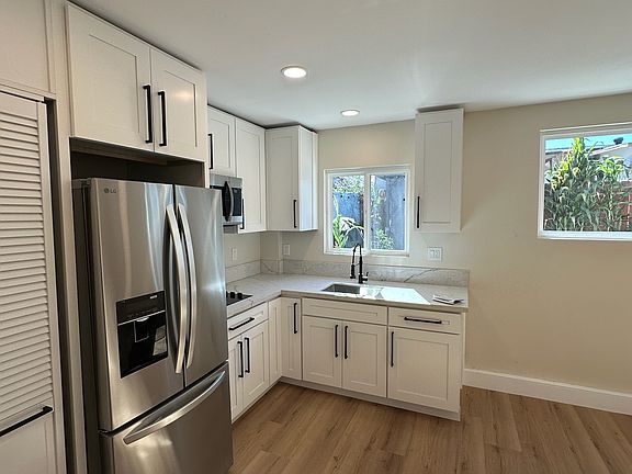 3rd image of 3585 45th St