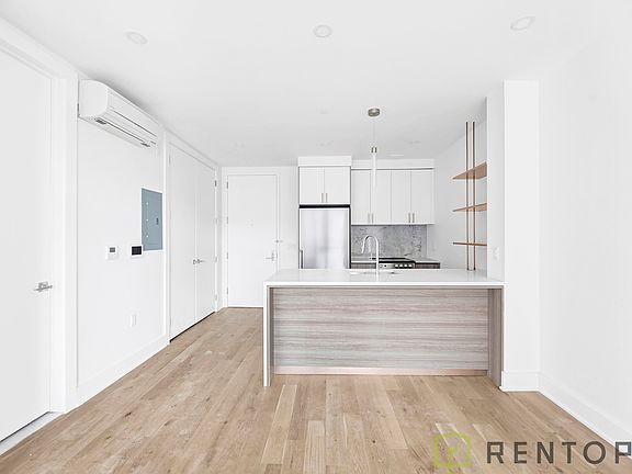 4th image of 2-24 26th Ave #526