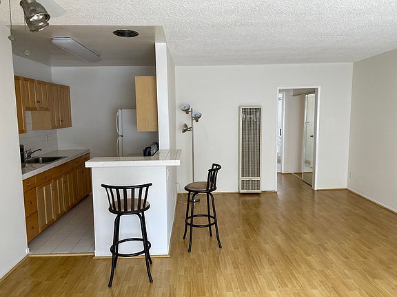 3rd image of 4043 McLaughlin Ave APT 6
