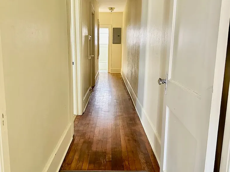 405 E Elm St — Photo 32