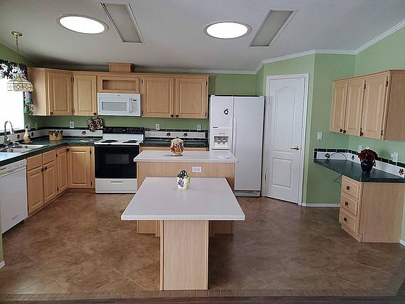 5th image of 4 Galemont Dr