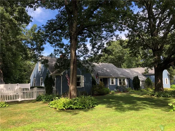 27 Birchwood Dr, Cumberland, RI 02864