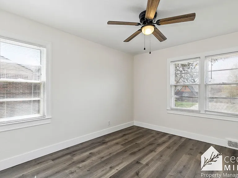 636 N Bluff Ave — Photo 7