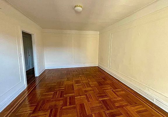 4th image of 49 Seaman Ave #5J