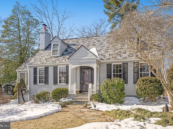 3rd image of 3916 Military Rd