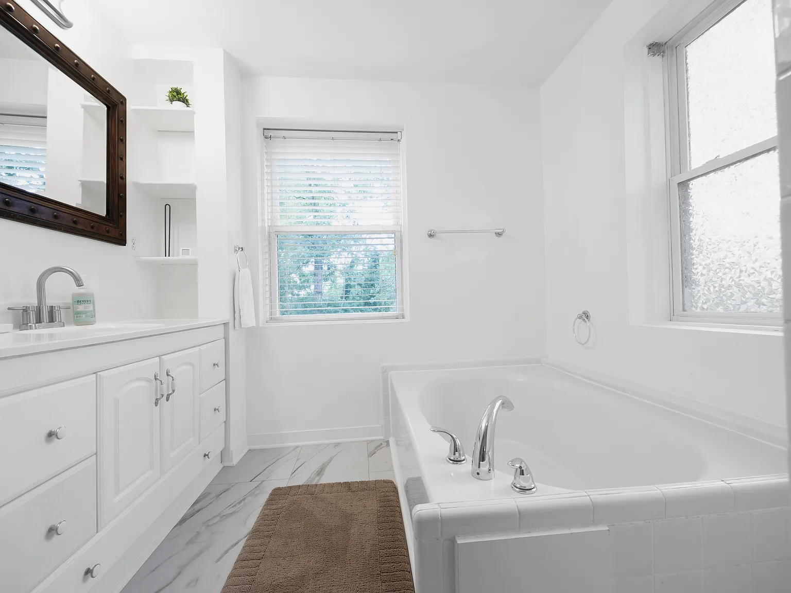 6 bed, 2250 sqft, $5,999 — Photo 1