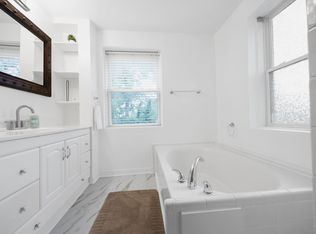 5130 11th St S, Arlington, VA 22204