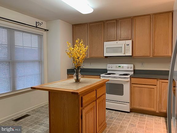 4th image of 53 Effie Ln