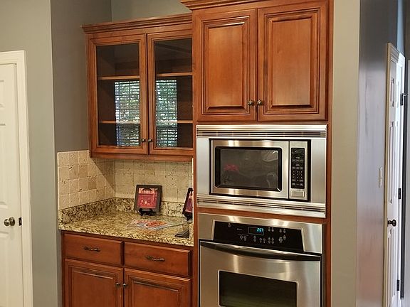 5th image of 1450 Knob Hill Cir