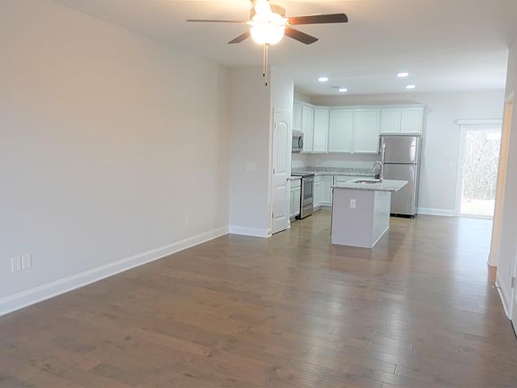 2nd image of 124 Creekland Way