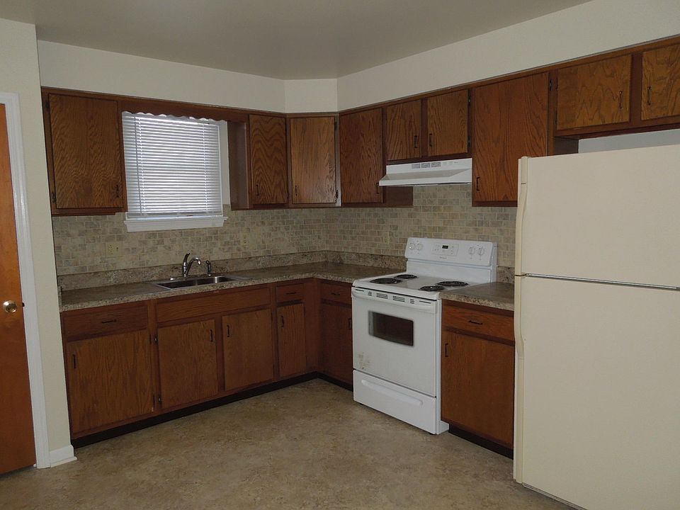 2nd image of 468 Main St #B