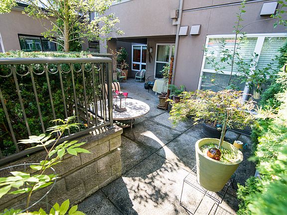 5th image of 615 6th St APT 109