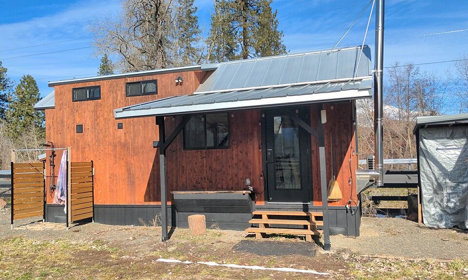 1st image of 24 Whitewater Dr