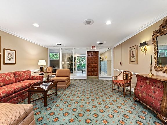 2nd image of 140 Franklin Pl E APT 105