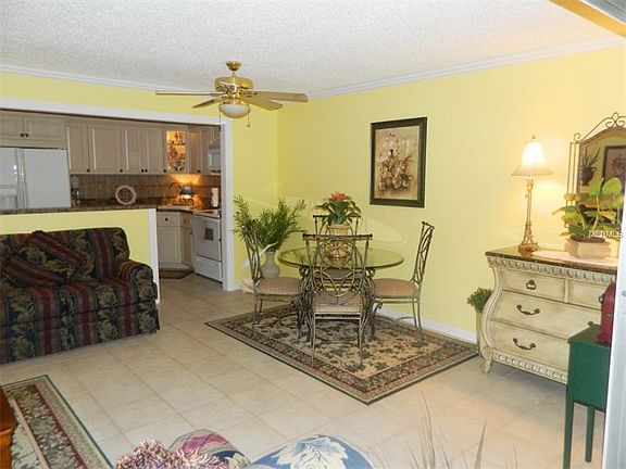 3rd image of 115 Elmwood Cir