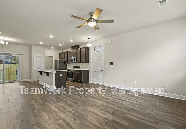 101 Langley Dr #D — Photo 3