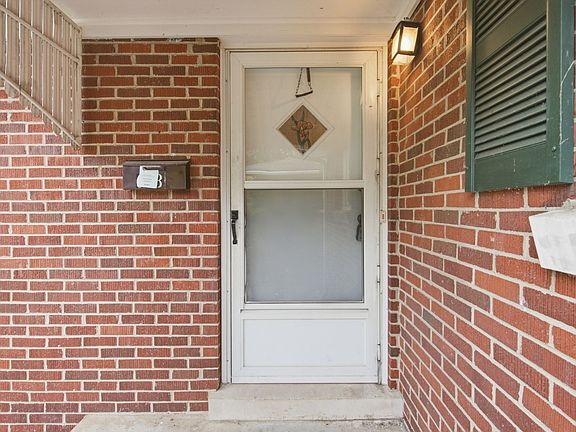 4th image of 633 Springridge Dr