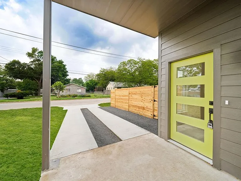 8507 Hathaway Dr #B — Photo 3