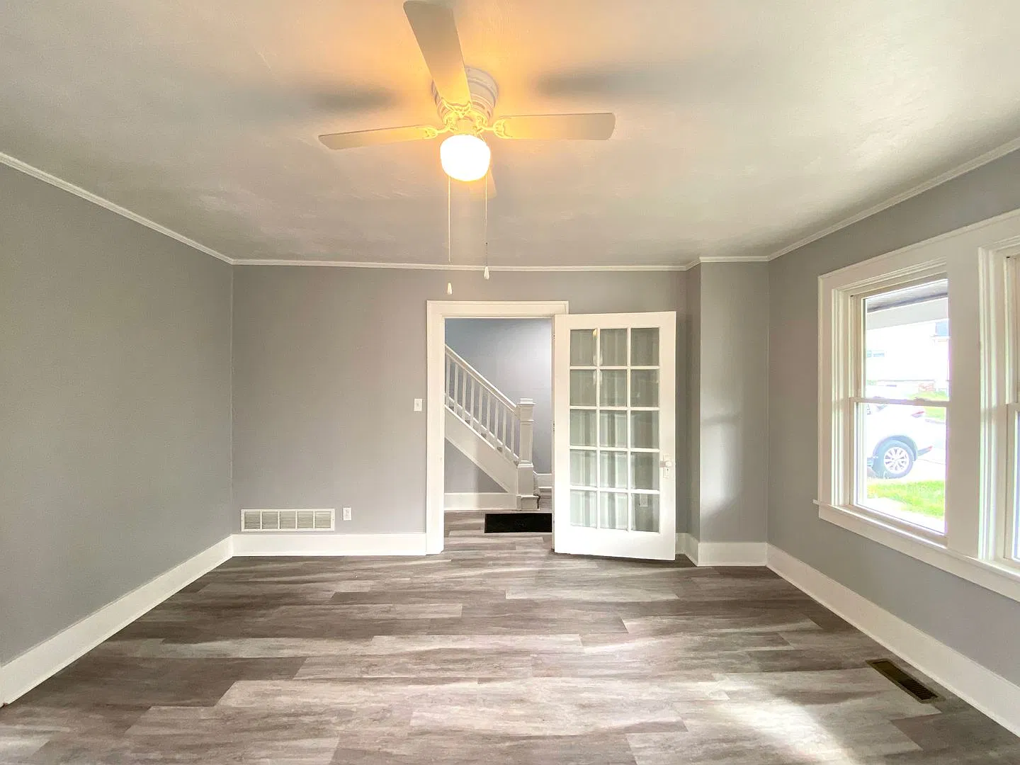 Spacious 4 Bed/1 Bath Home w/ Bonus Rooms-Available November 10th! — Photo 4