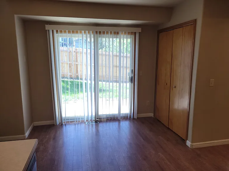 305 Holbrook St — Photo 7