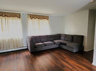 6163 N Leavitt St #2W, Chicago, IL 60659