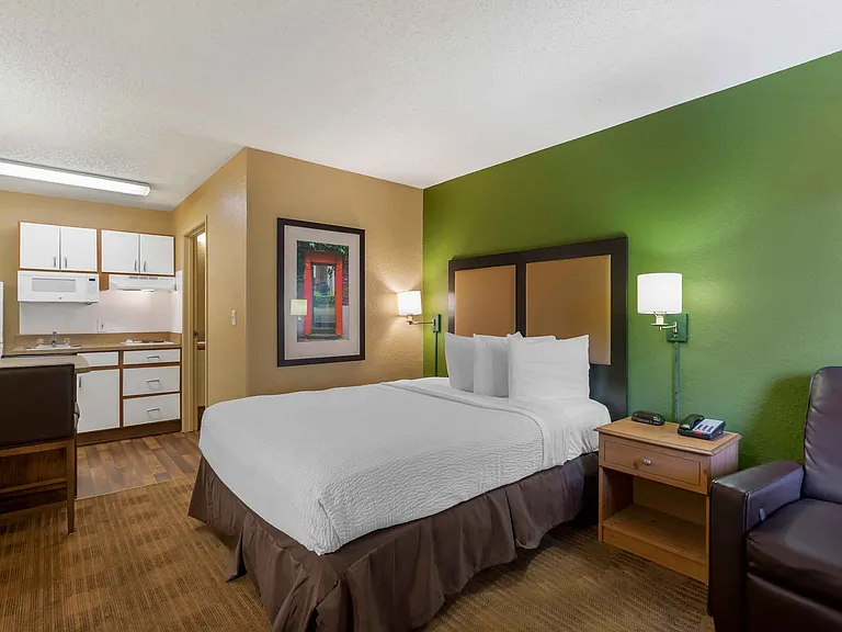 Studio Suite - 1 Queen Bed
